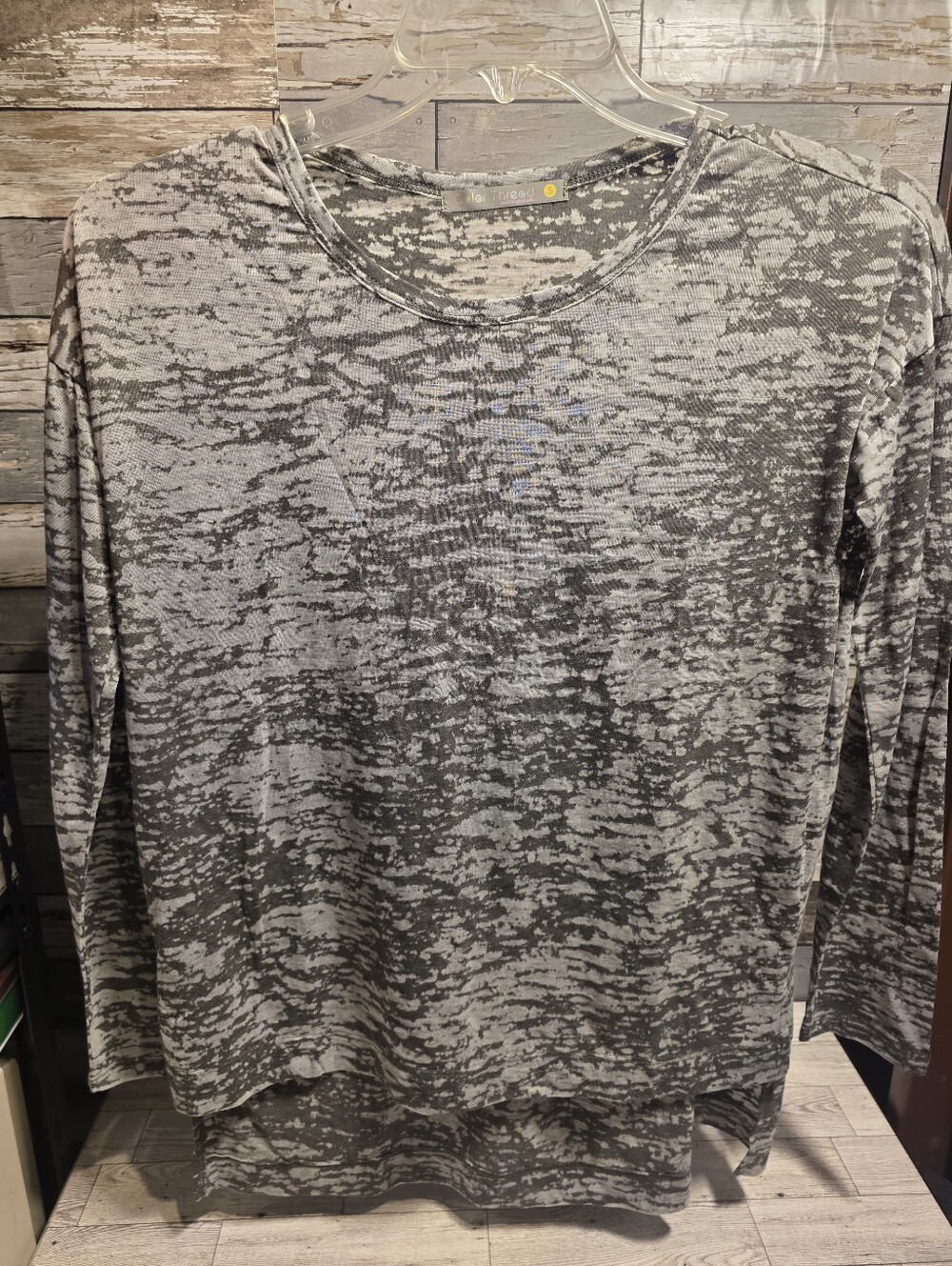Women’s Long-Sleeve Marbled Gray Tee